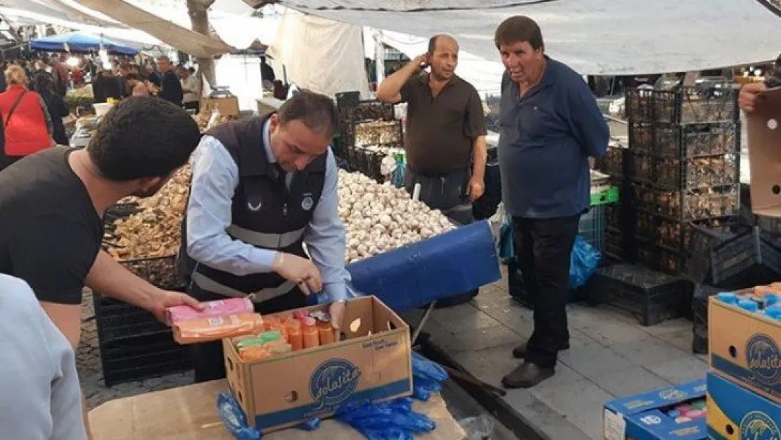 Semt pazarında sahte şampuan operasyonu!