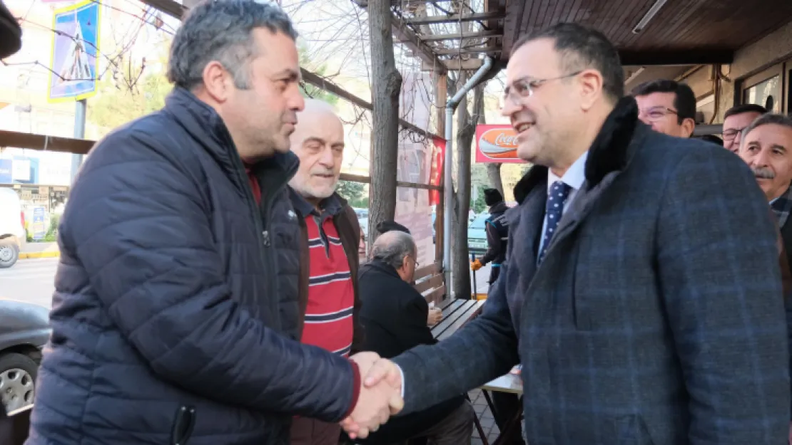 Sertif Gökçe, vatandaşlara dokunmaya devam ediyor