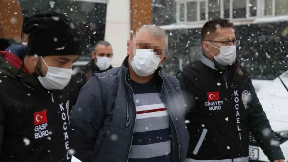 Benimle her küstüğünde 3 farklı kişiyle daha ilişki yaşıyordu