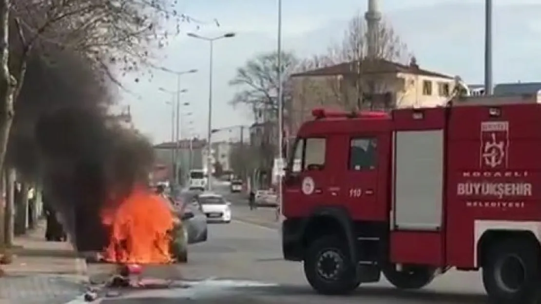 Seyir halindeki cip alev alev yandı