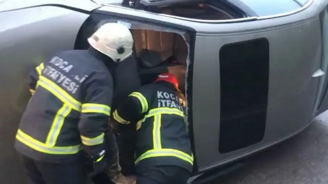 Sıkışan sürücüyü itfaiye kurtardı