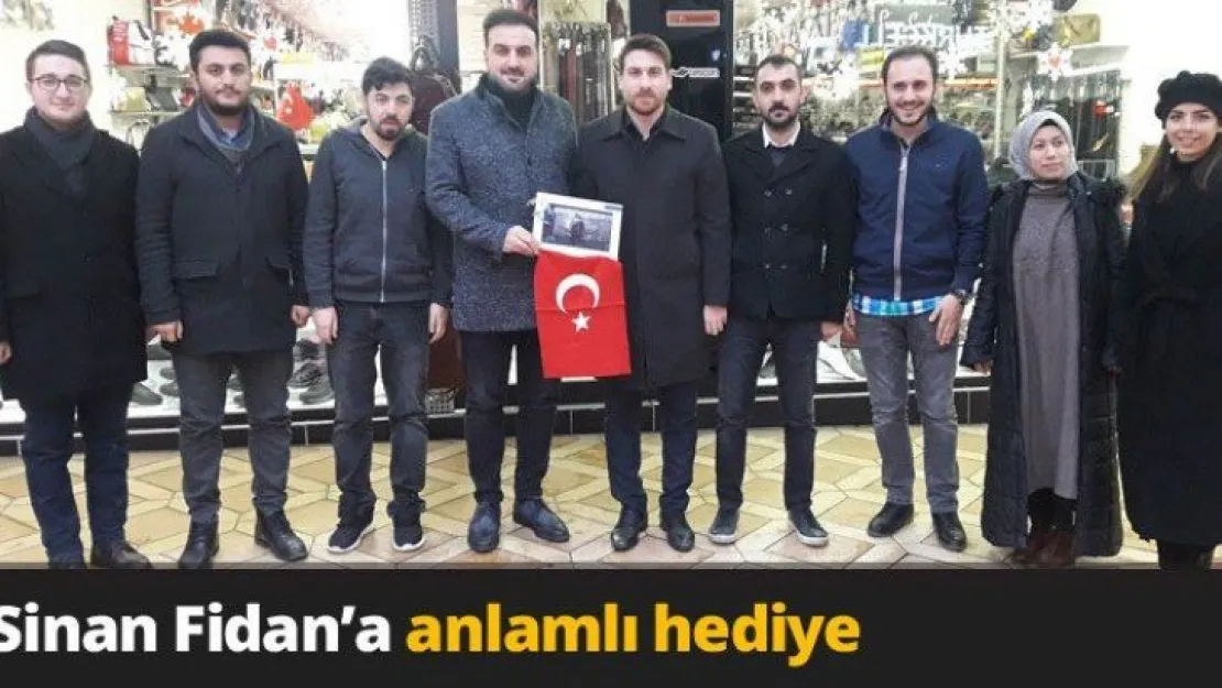 Sinan Fidan'a anlamlı hediye