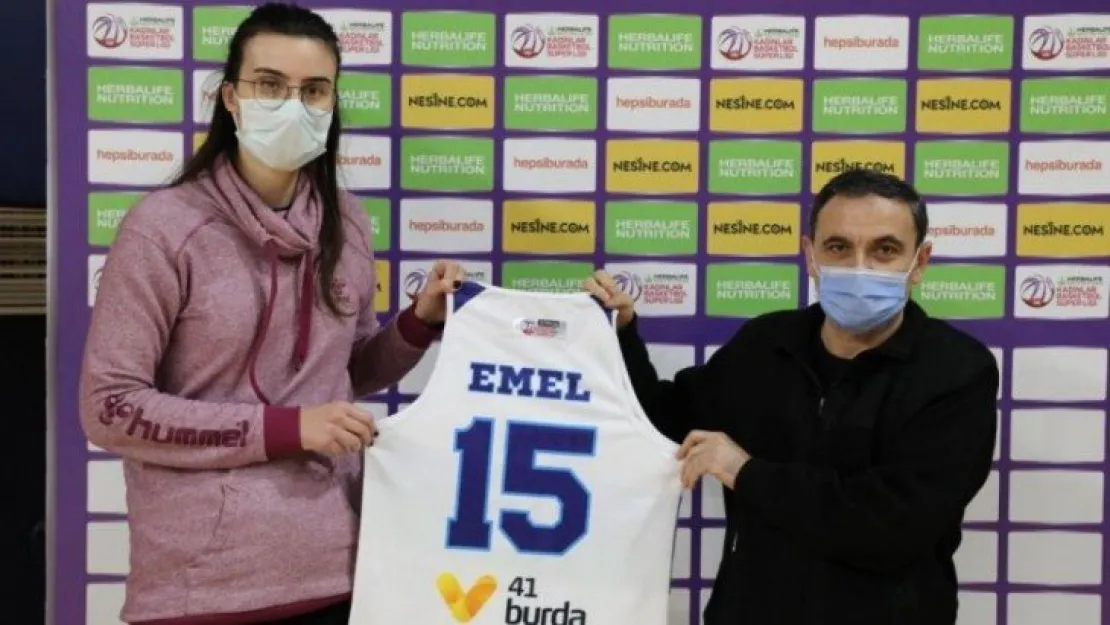 Skoru doğru tahmin eden İzmit Belediyesporlu taraftarlar, formalarına kavuştu 