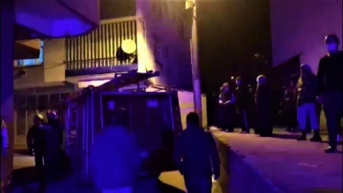 Sobayı benzinle tutuşturmaya çalışınca hem kendini hem evi yaktı
