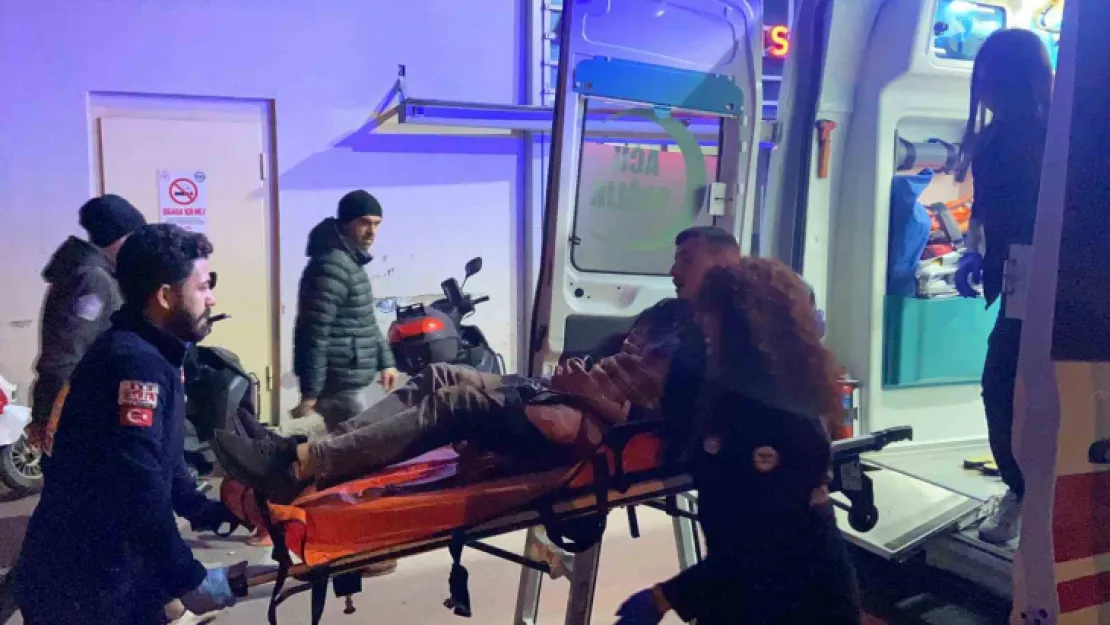 Kocaeli'de sokak ortasında bıçaklı kavga: 3 yaralı