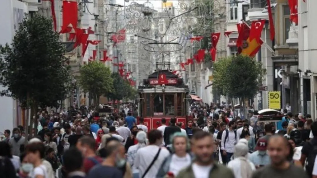 Son ankette tüm parti seçmenleri birleşti!