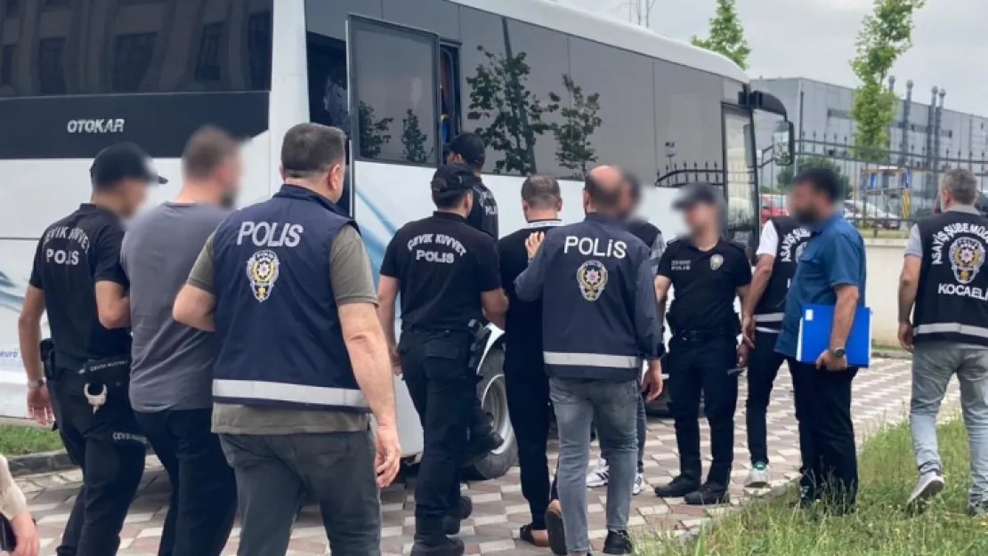 Sopayla saldırıp gasp ettiler