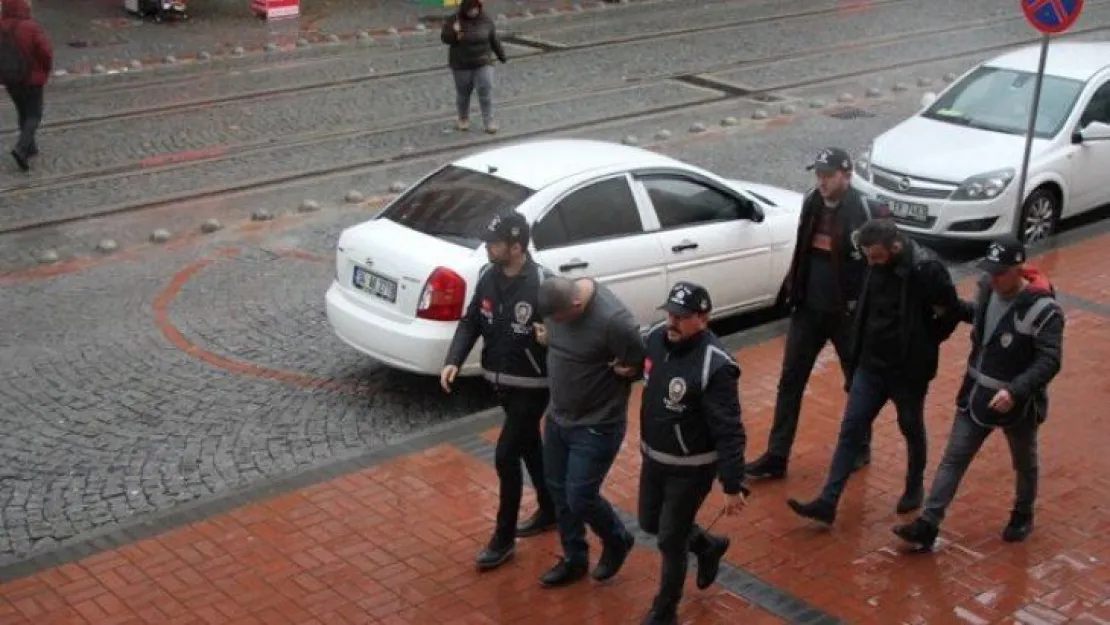 Suç makinası İzmit'te sahte kimlik ile yakalandı!