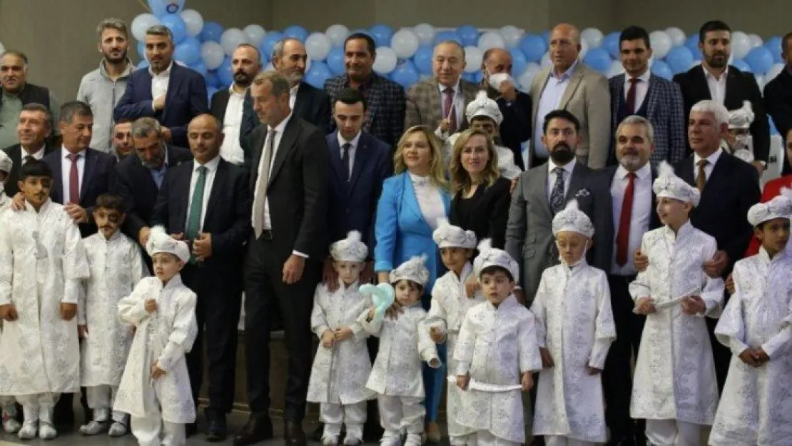 Sünnet şöleninde kadın kirveler dikkat çekti!