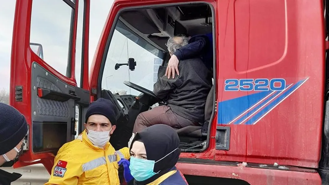 Sürücü direksiyon başında fenalaştı