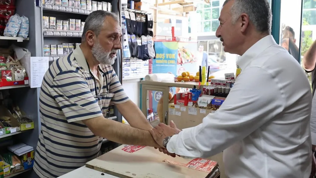 Tahir Büyükakın güne İzmit Kadıköy esnafı ile başladı