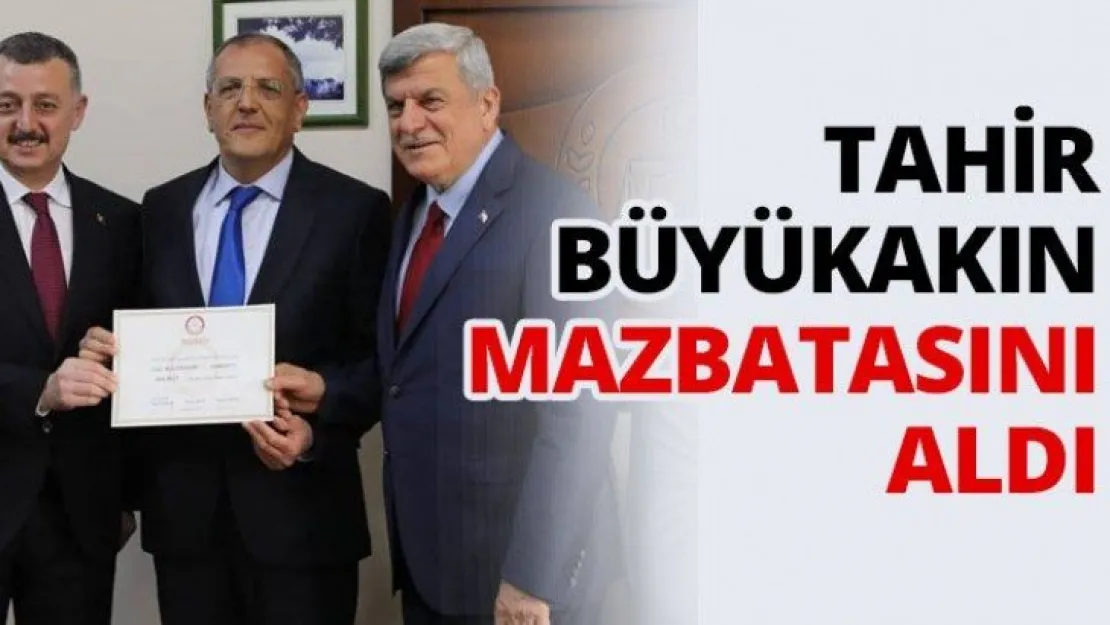 Tahir Büyükakın mazbatasını aldı