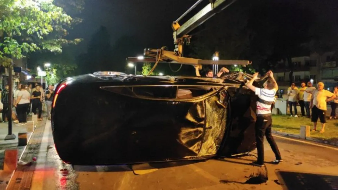 Takla attığı lüks otomobilinden çıkıp kaçtı