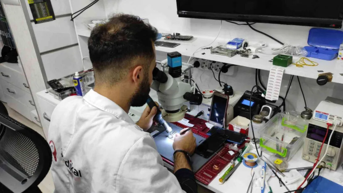 Tamir için getirilen telefon böyle patladı