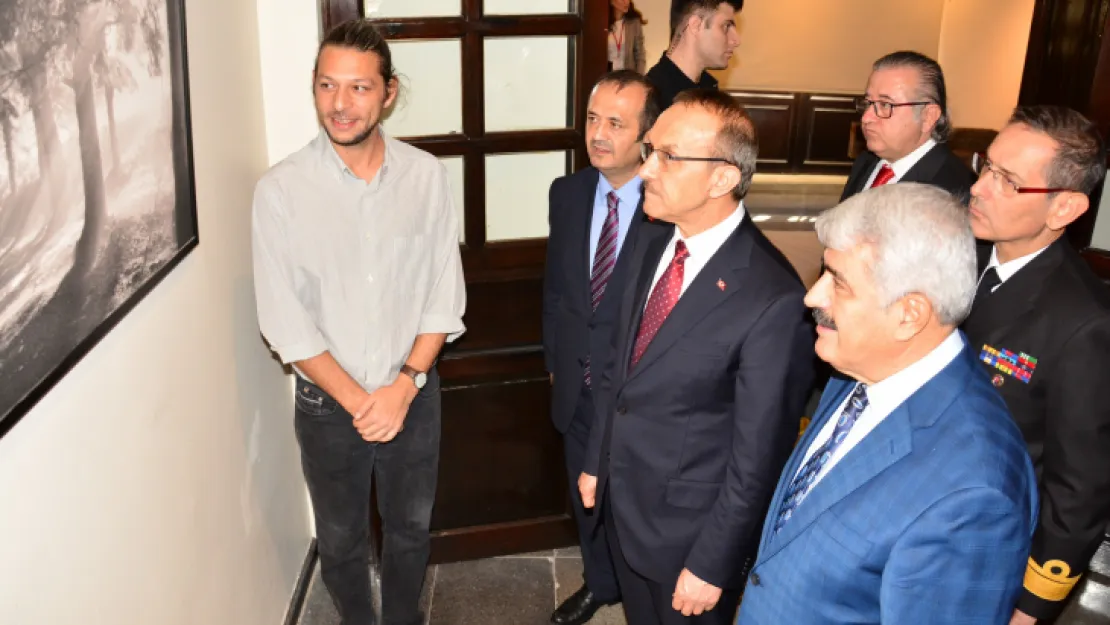 Tarihi binada karma sergi