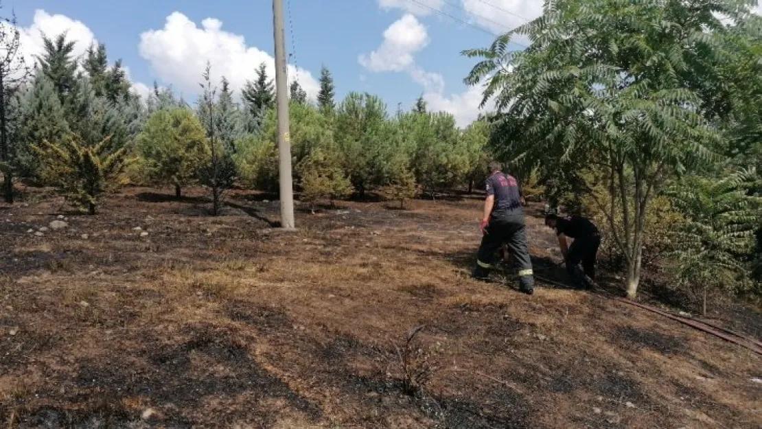 Taşlama makinesinden çıkan kıvılcım yangın çıkardı