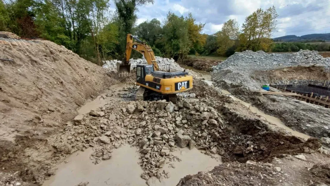 Tatarahmet köprüsünde temel betonu döküldü