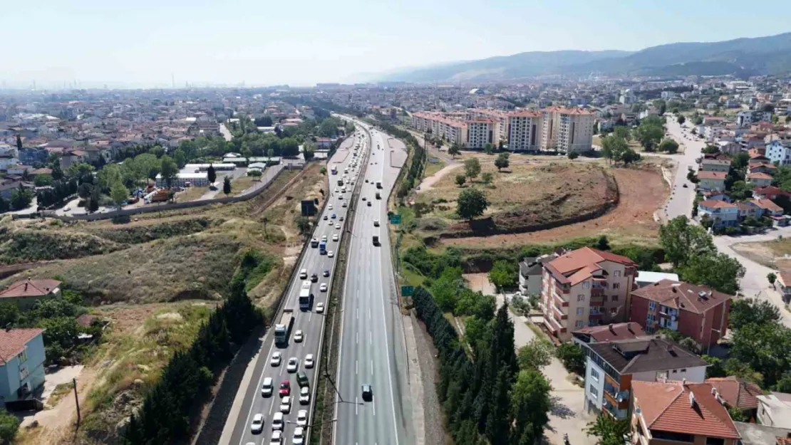 Tatilciler erkenden yola çıktı, TEM'de zaman zaman kuyruk oluşuyor