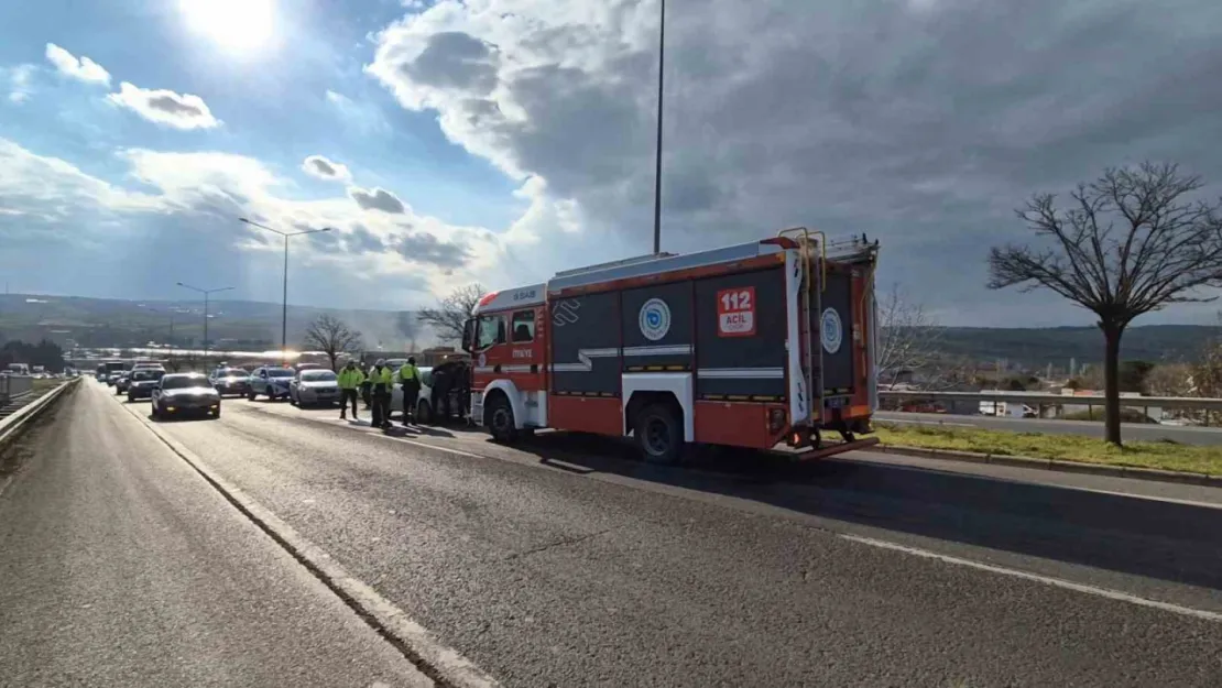 Çevre Yolu'nda hararet yapan araç trafiği aksattı