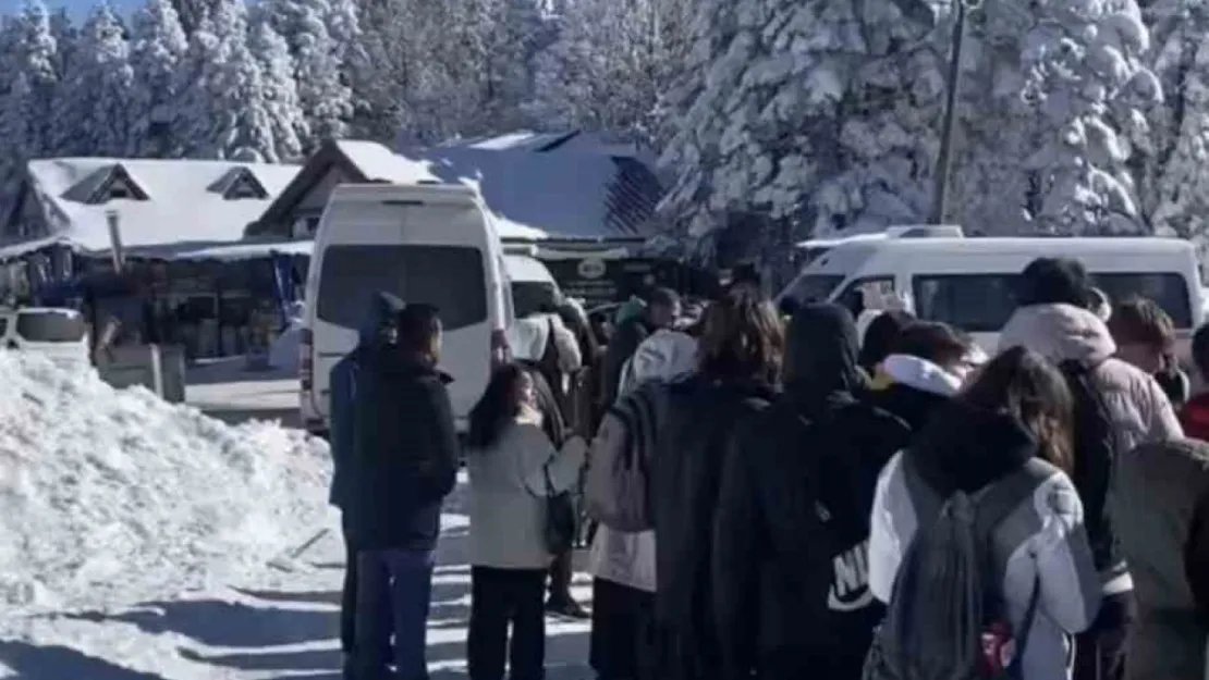 Teleferik gelmedi, vatandaşlar metrelerce kuyruk oluşturdu