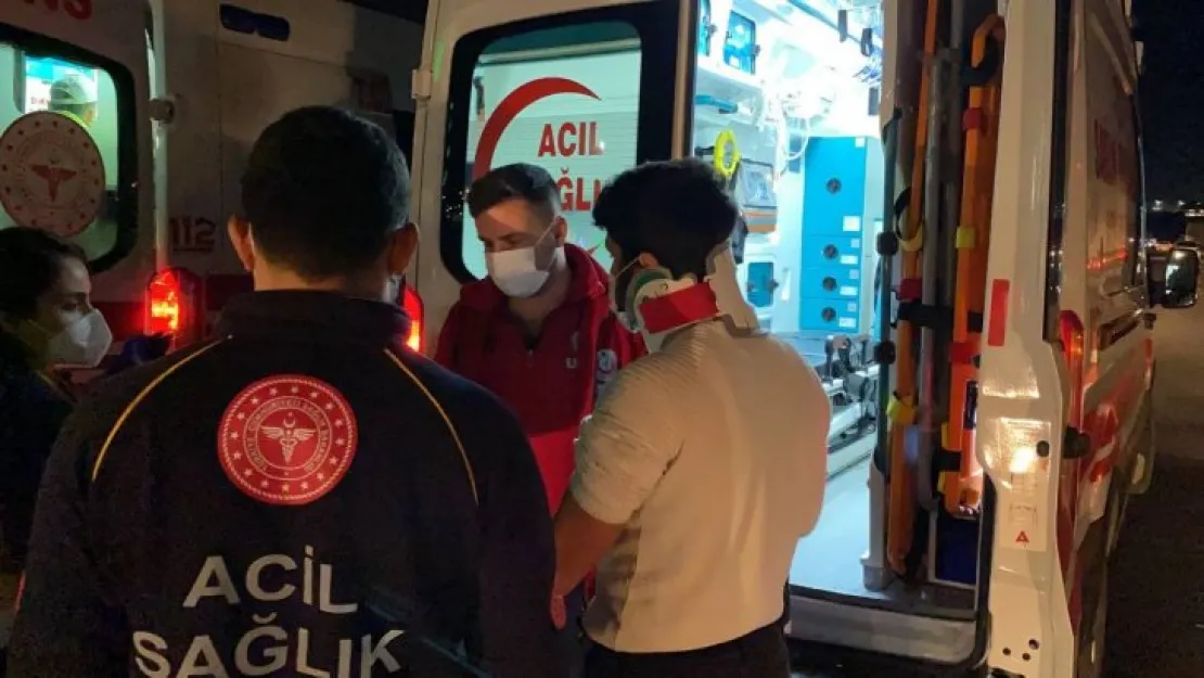 TEM'de iki araç çarpıştı: 3 yaralı!