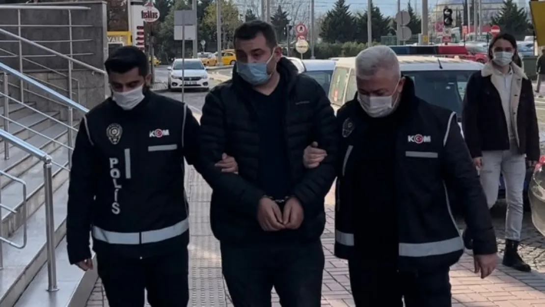 Kocaeli'de bir otomobilde 20 ruhsatsız tabanca ele geçirildi