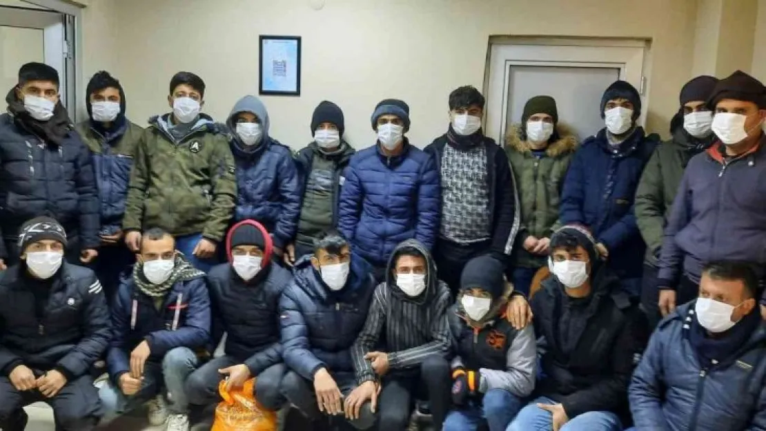TEM'de durdurulan araçtan 21 kaçak göçmen çıktı
