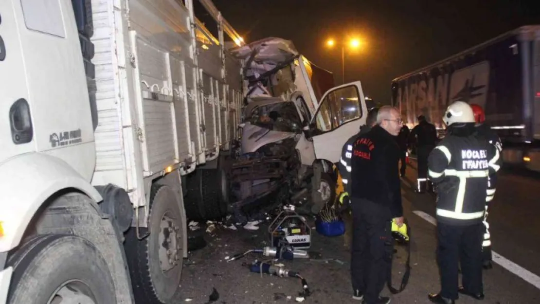 TEM'de kamyonet lastiği patlayan kamyona ok gibi saplandı: 1 ölü
