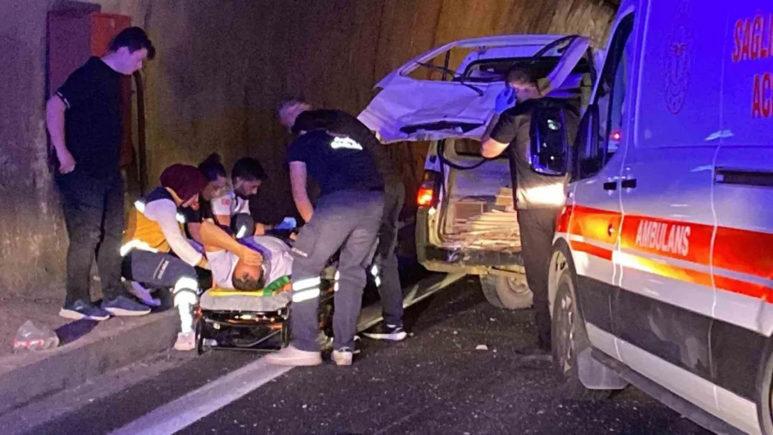 TEM Otoyolu'nda 7 araç kazaya karıştı: 5 yaralı