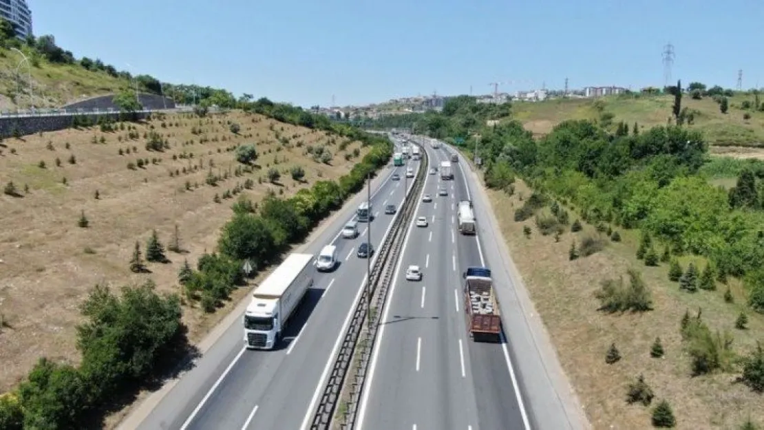 TEM Otoyolu'nda bayram tatili öncesi akıcı trafik hakim