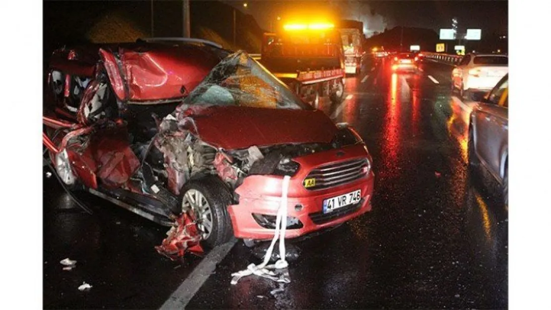 TEM Otoyolu'nda feci kaza: 1 ölü, 5 yaralı