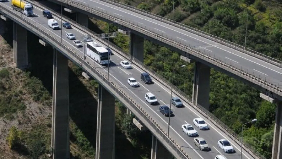 TEM Otoyolu'nda Kurban Bayramı yoğunluğu başladı