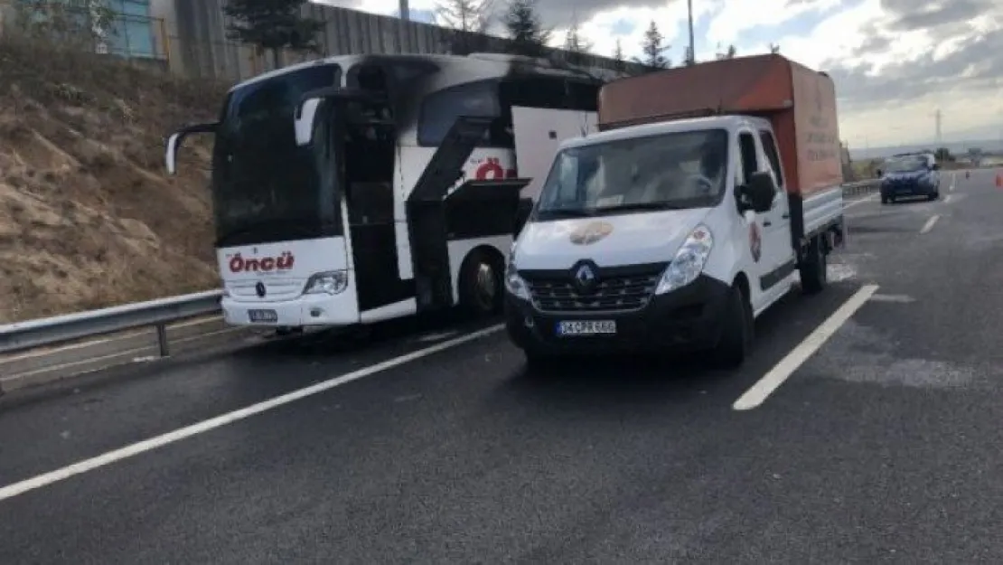 TEM'de yanan yolcu otobüsü kullanılmaz hale geldi!