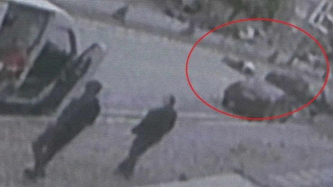 Ters yönden giden motosikletli, otomobille böyle çarpıştı