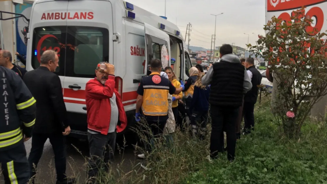 Tır belediye otobüsüne çarptı : Çok sayıda yaralı var