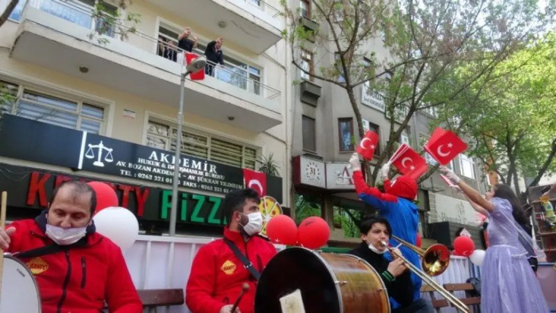 TIR üzerinde çocuklar için çaldılar