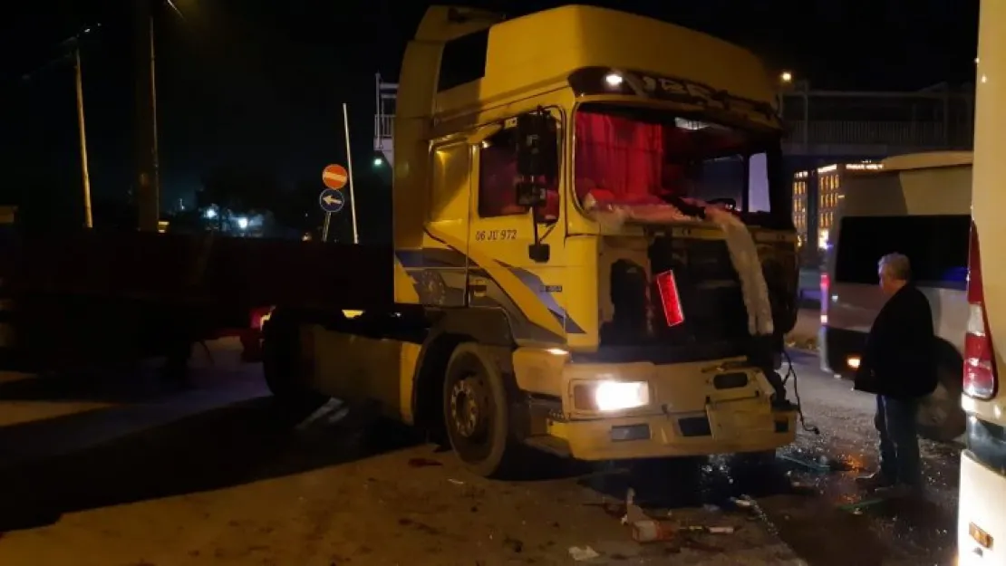 Tırın altında kalmıştı, olay anı kamerada
