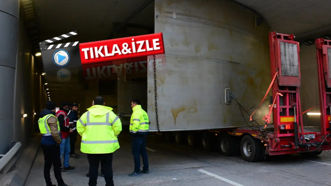 Tırın taşıdığı platform tünele sıkıştı!