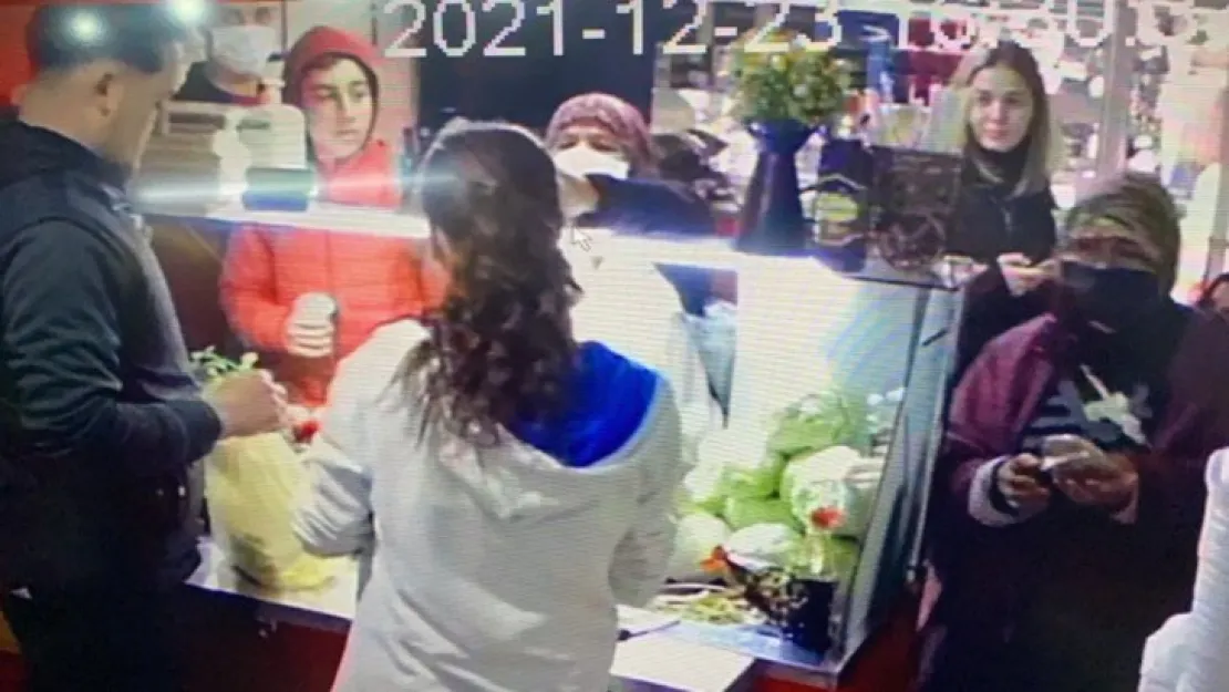 Tırnakçı kadınların numarasını esnafın dikkati bozdu