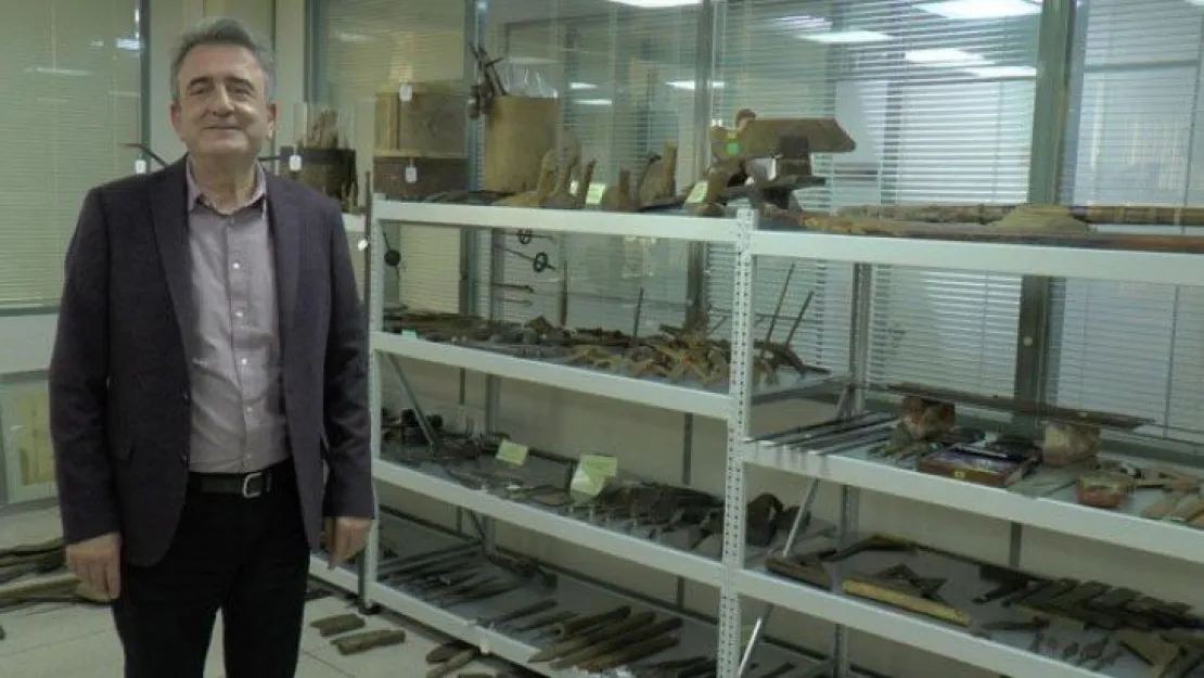 Topladığı ilginç parçalardan müze kurdu