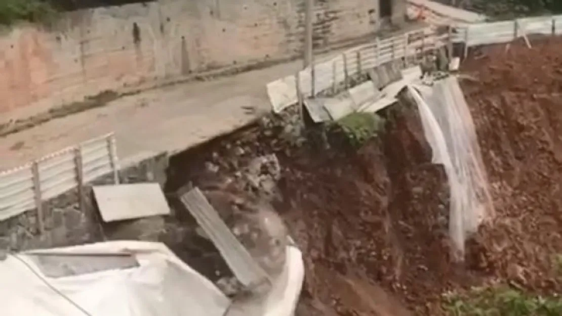 Toprak kaydı, mahalle elektriksiz kaldı