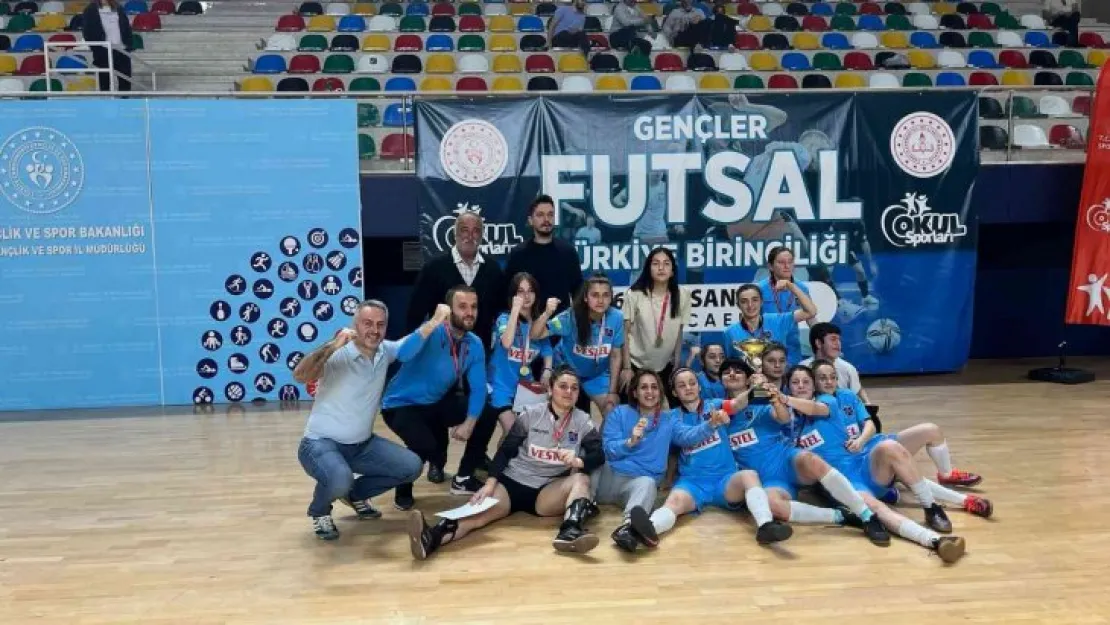 Trabzon Spor Lisesi Kocaeli'de şampiyon oldu