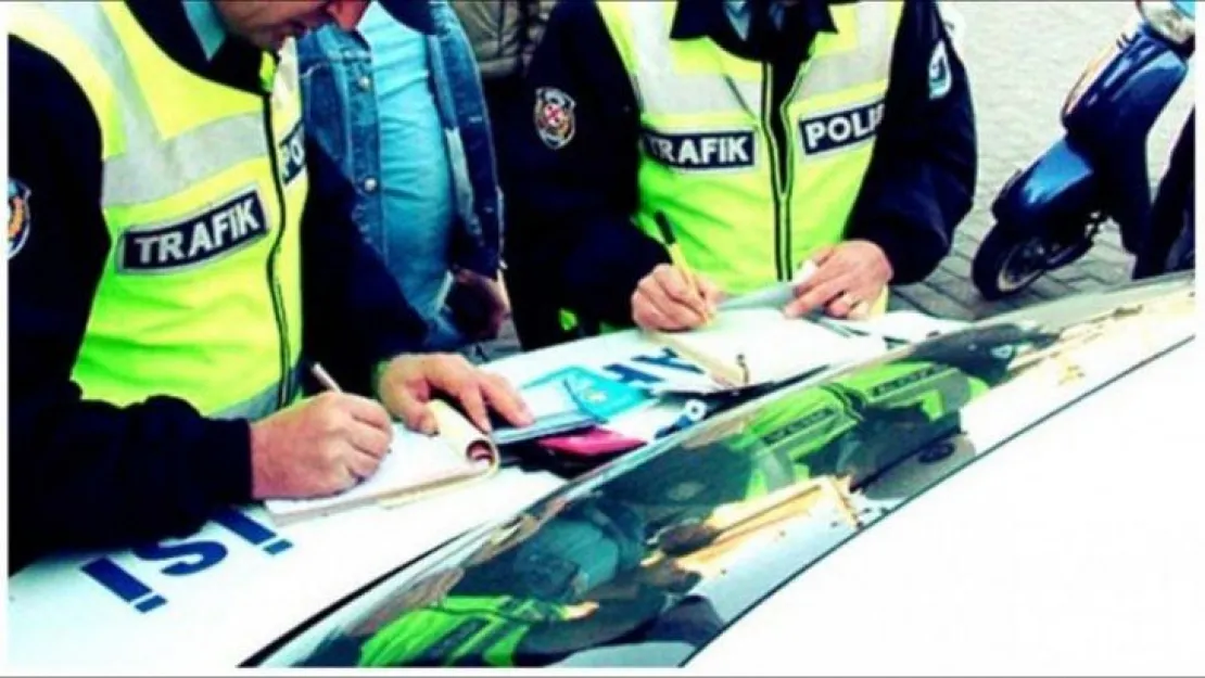 Trafikte çakar, makas ve drifte af yok!