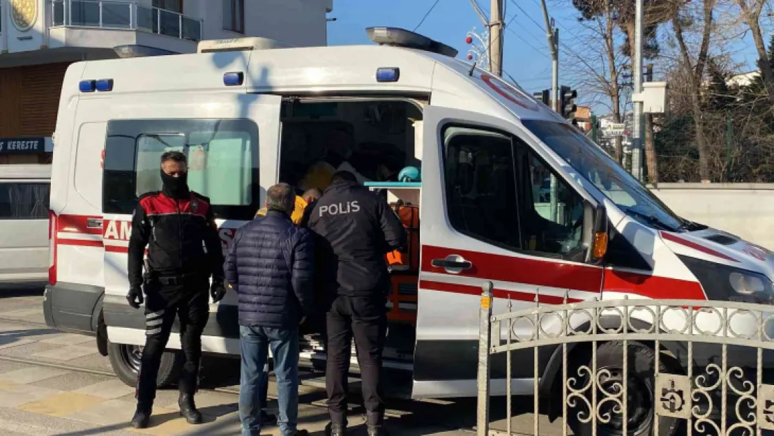 Tramvay yolunda otomobil ile motosiklet çarpıştı