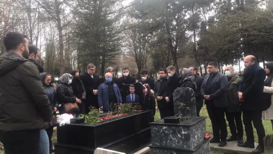 Tugay Adak mezarı başında dualarla anıldı 