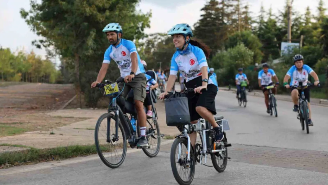 Turizm destinasyonuna pedal çeviriyorlar