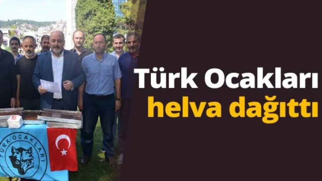 Türk Ocakları helva dağıttı