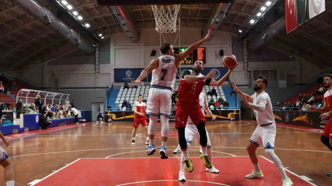 Kocaeli BŞB Kağıtspor evinde galip geldi:73 - 68