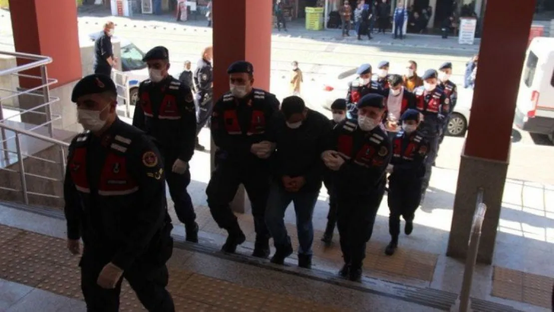 Türkiye'de yakayı ele veren 4 terörist tutuklandı