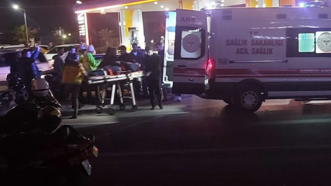 Otomobil ile motosiklet çarpıştı